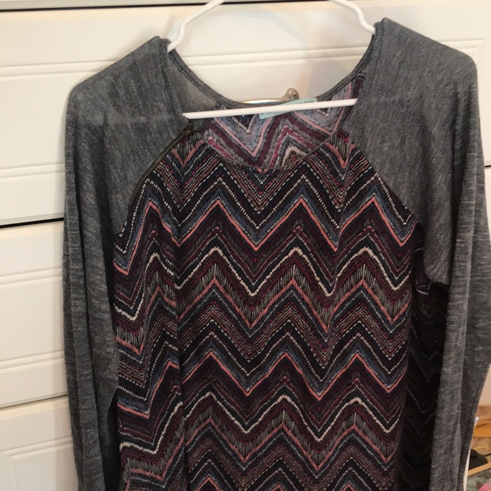 Nice long sleeve Barely warn